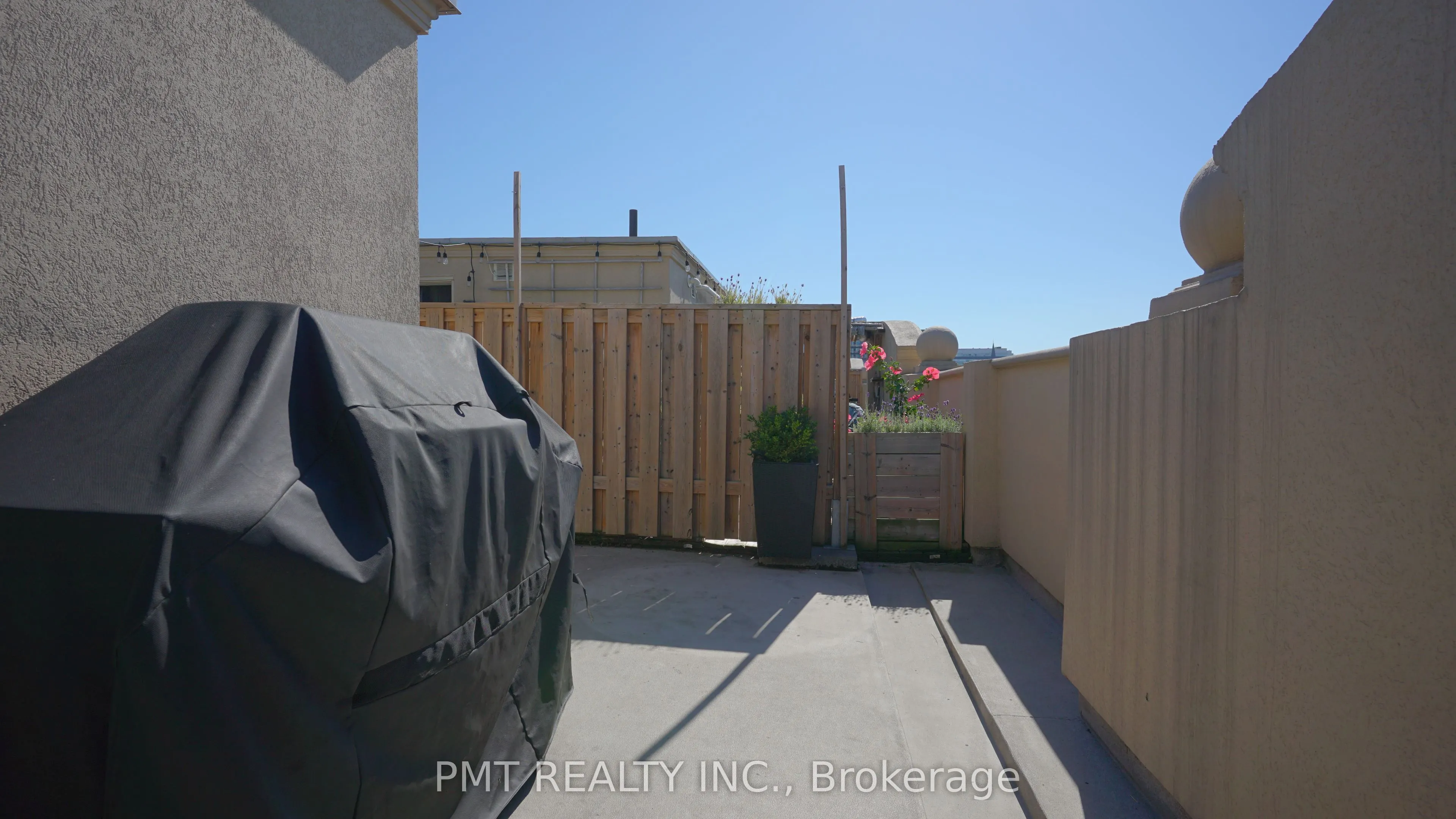 68 Carr Street S, #29