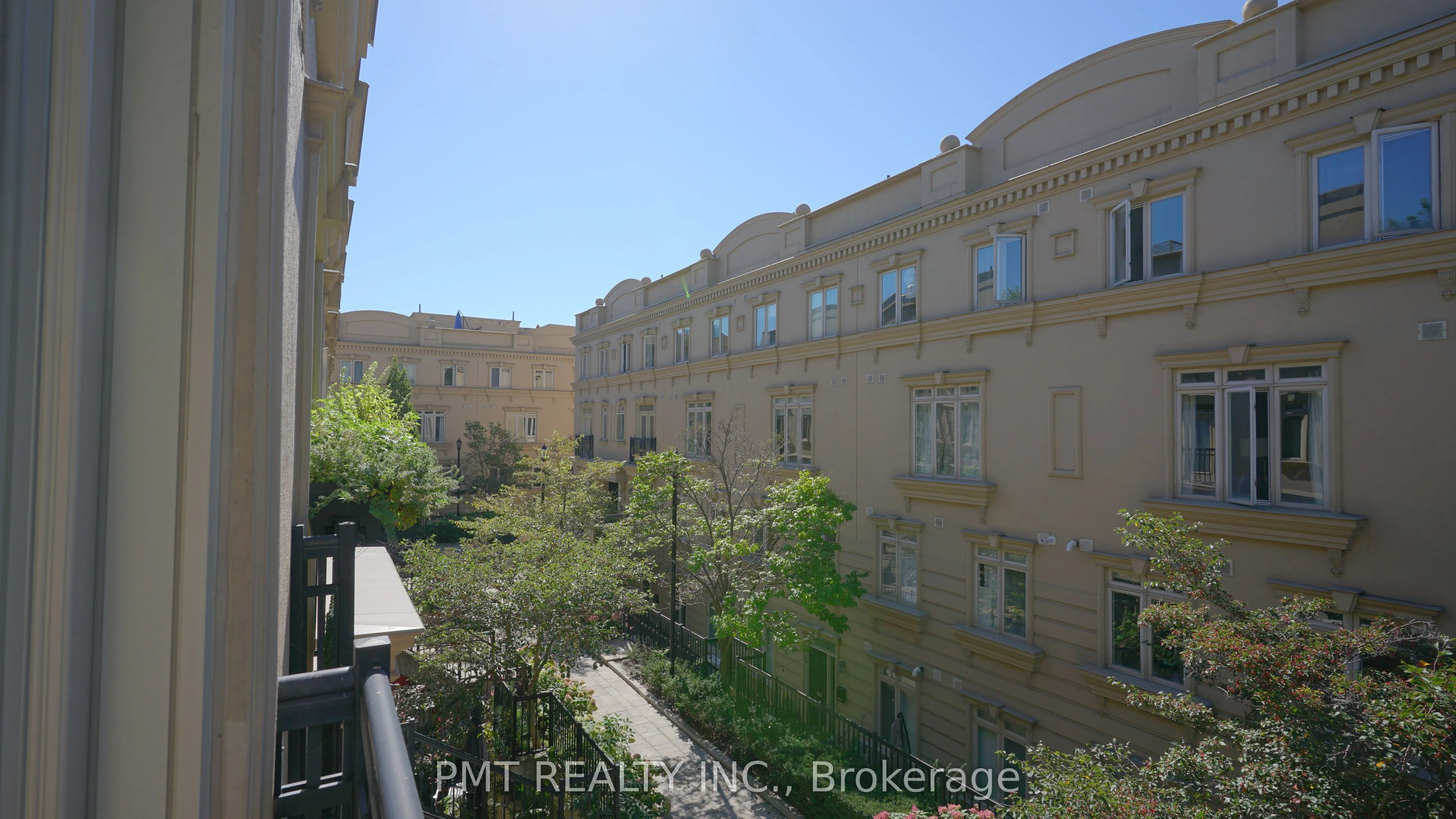 68 Carr Street S, #29