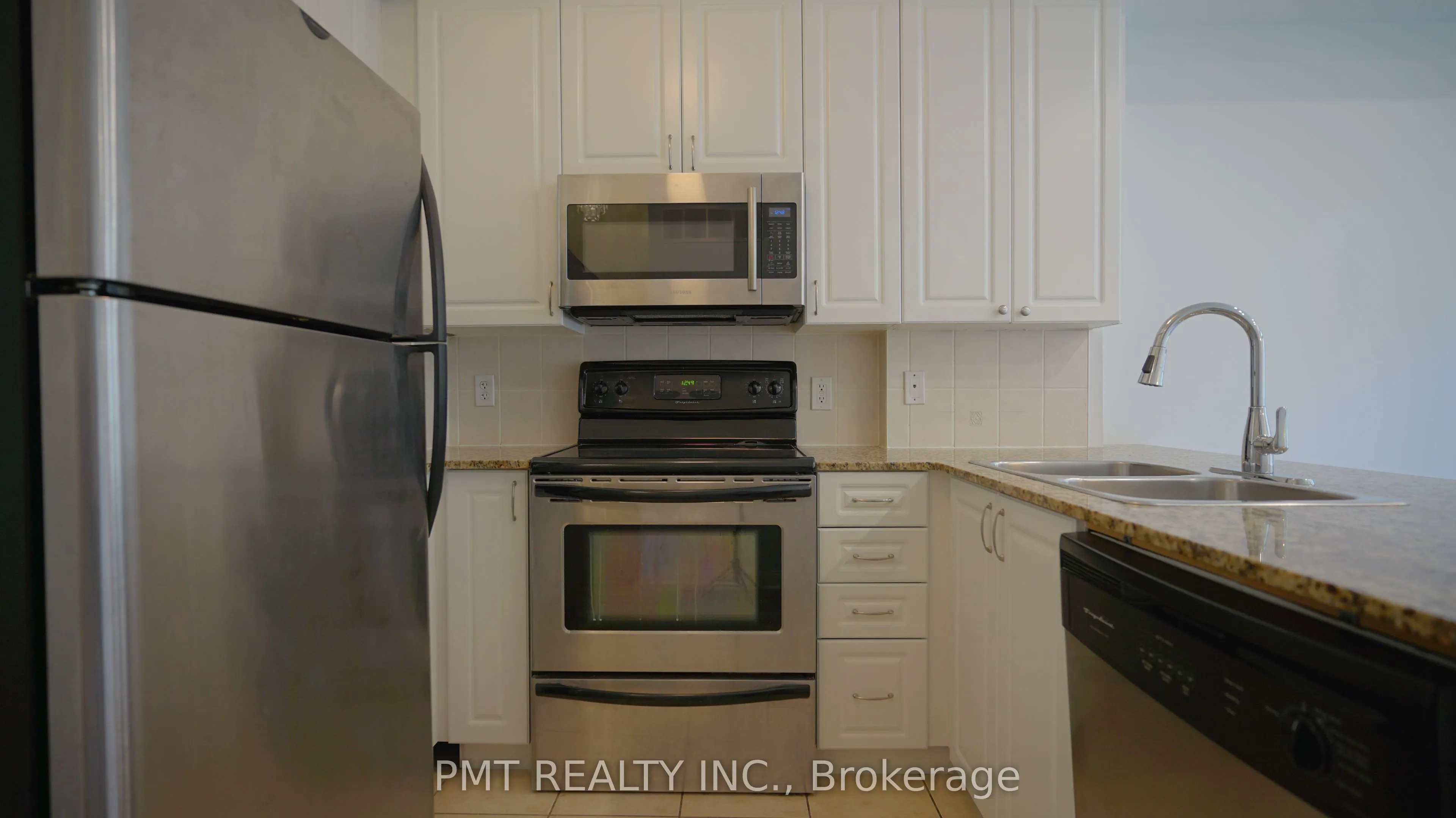 68 Carr Street S, #29