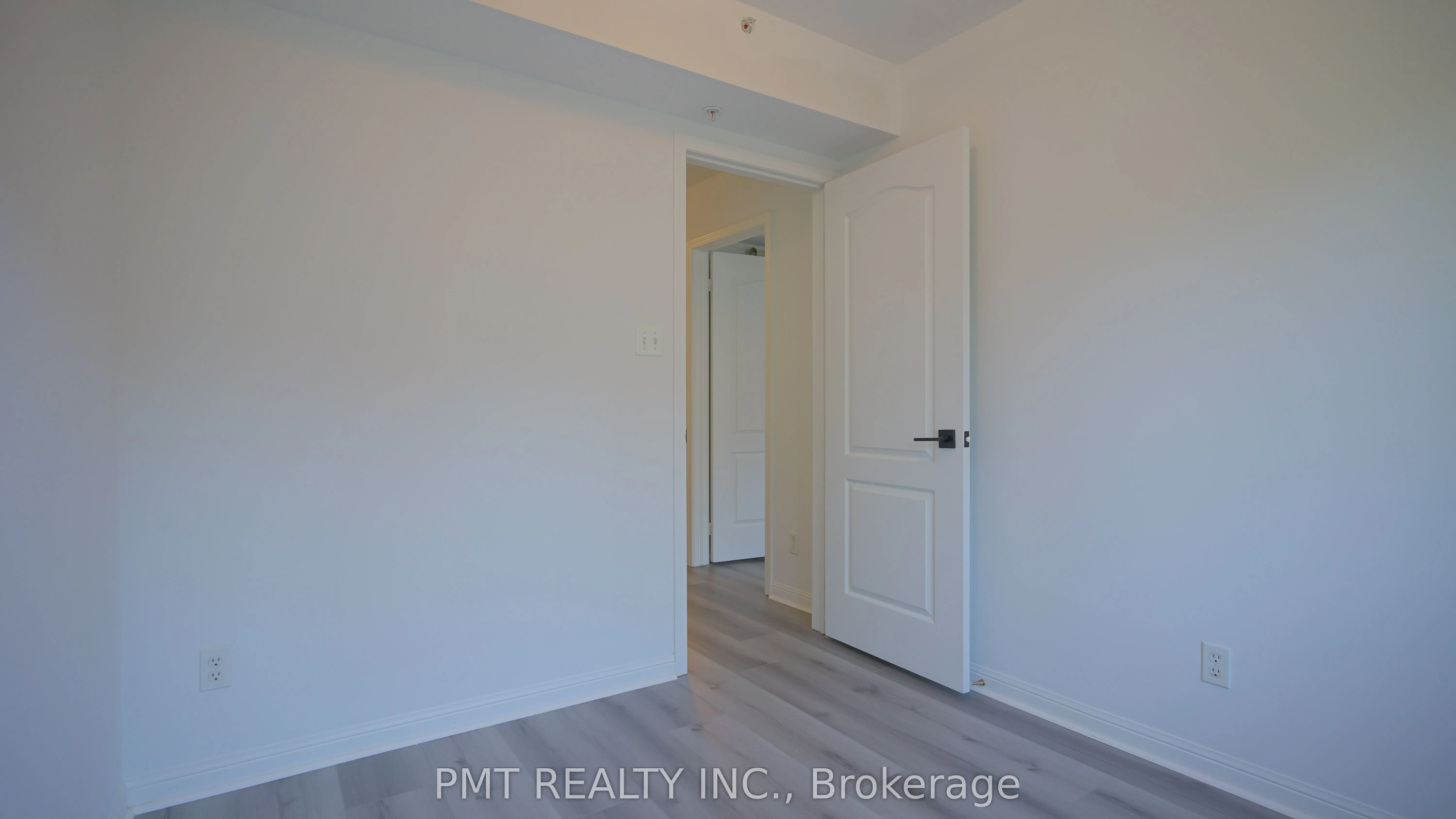 68 Carr Street S, #29