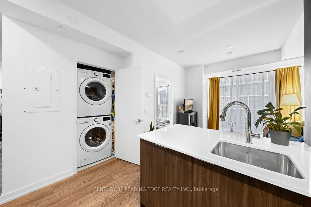 225 Sumach Street, #812W