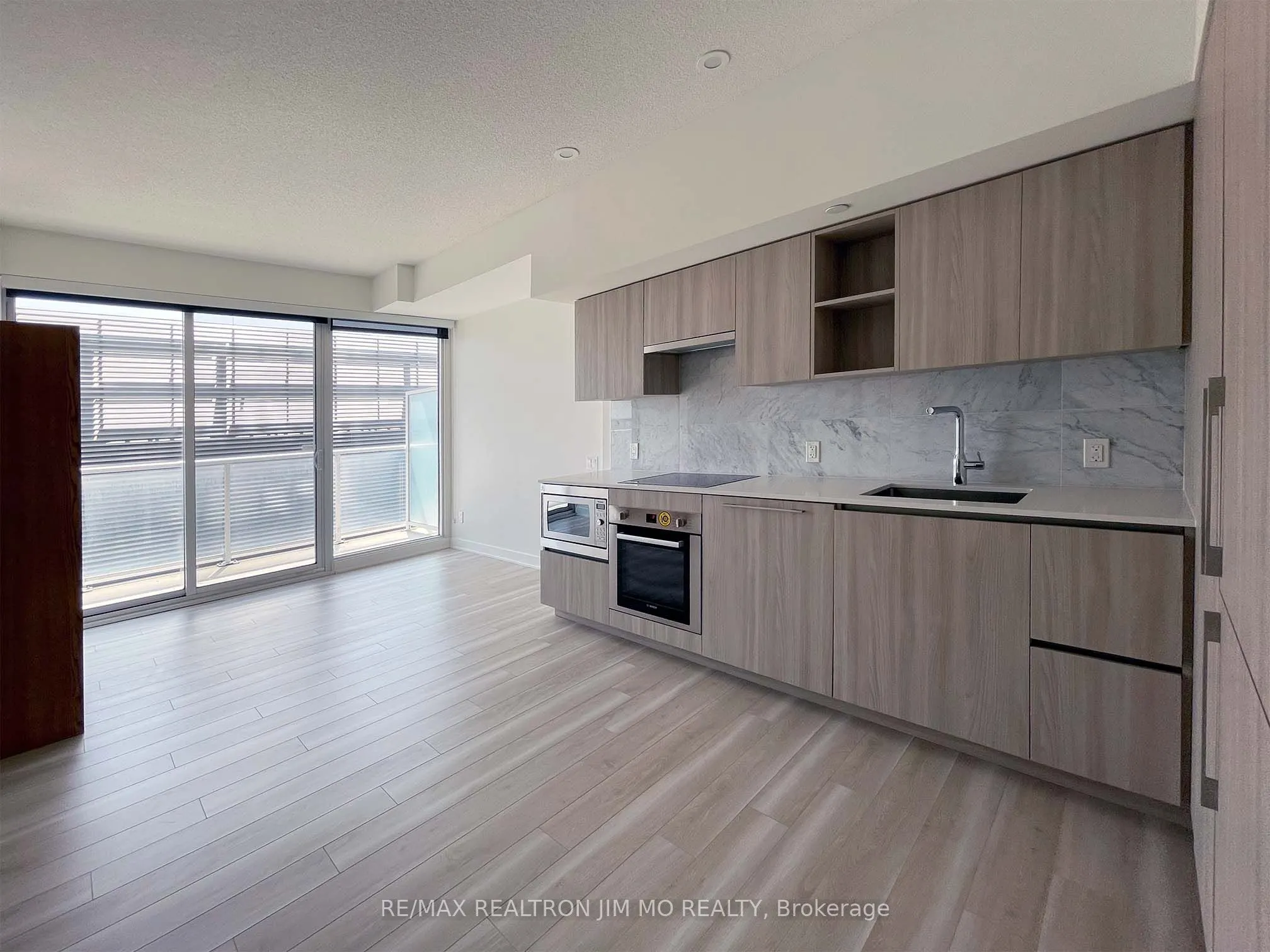 17 Bathurst Street, #1201