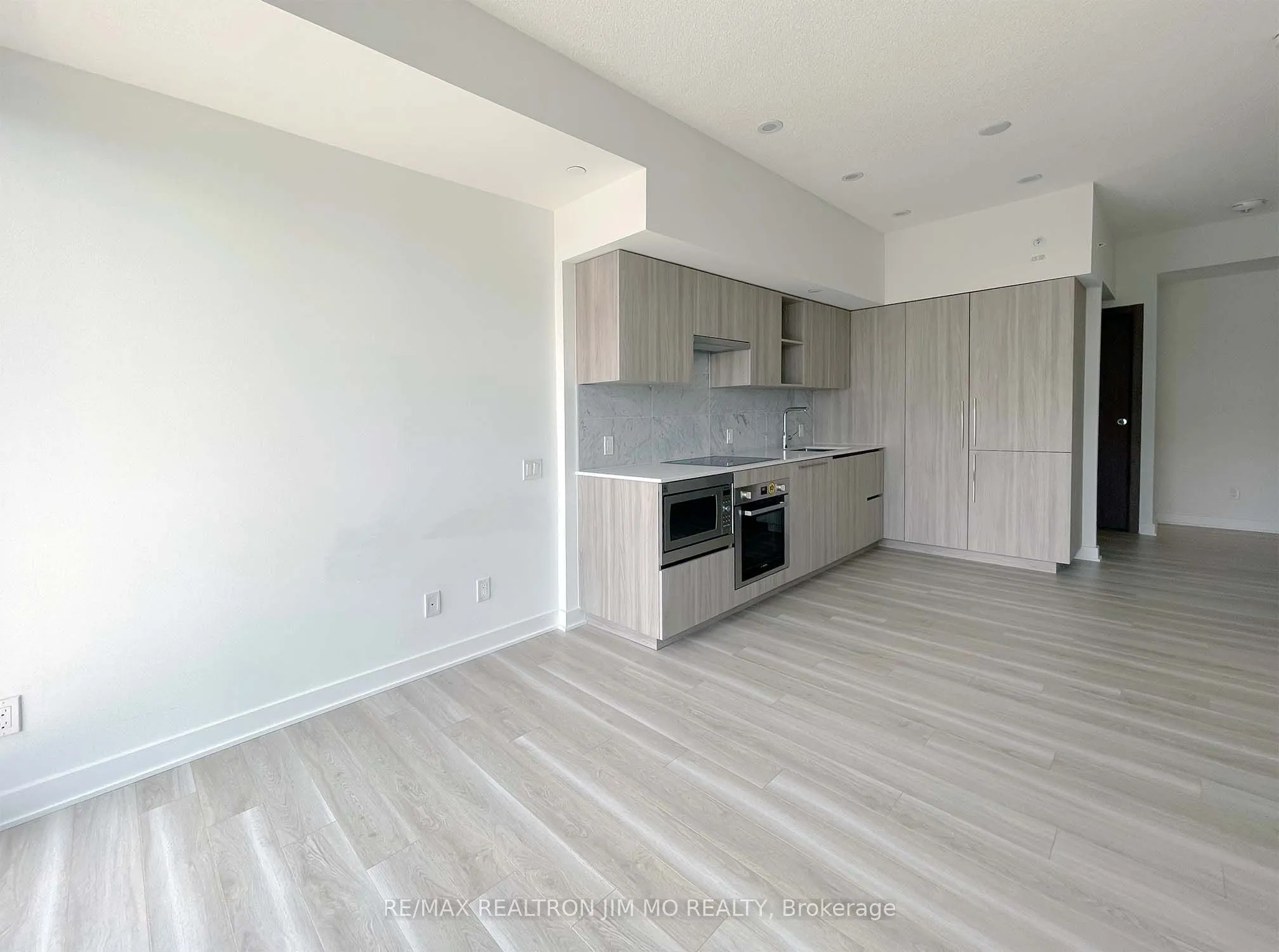 17 Bathurst Street, #1201