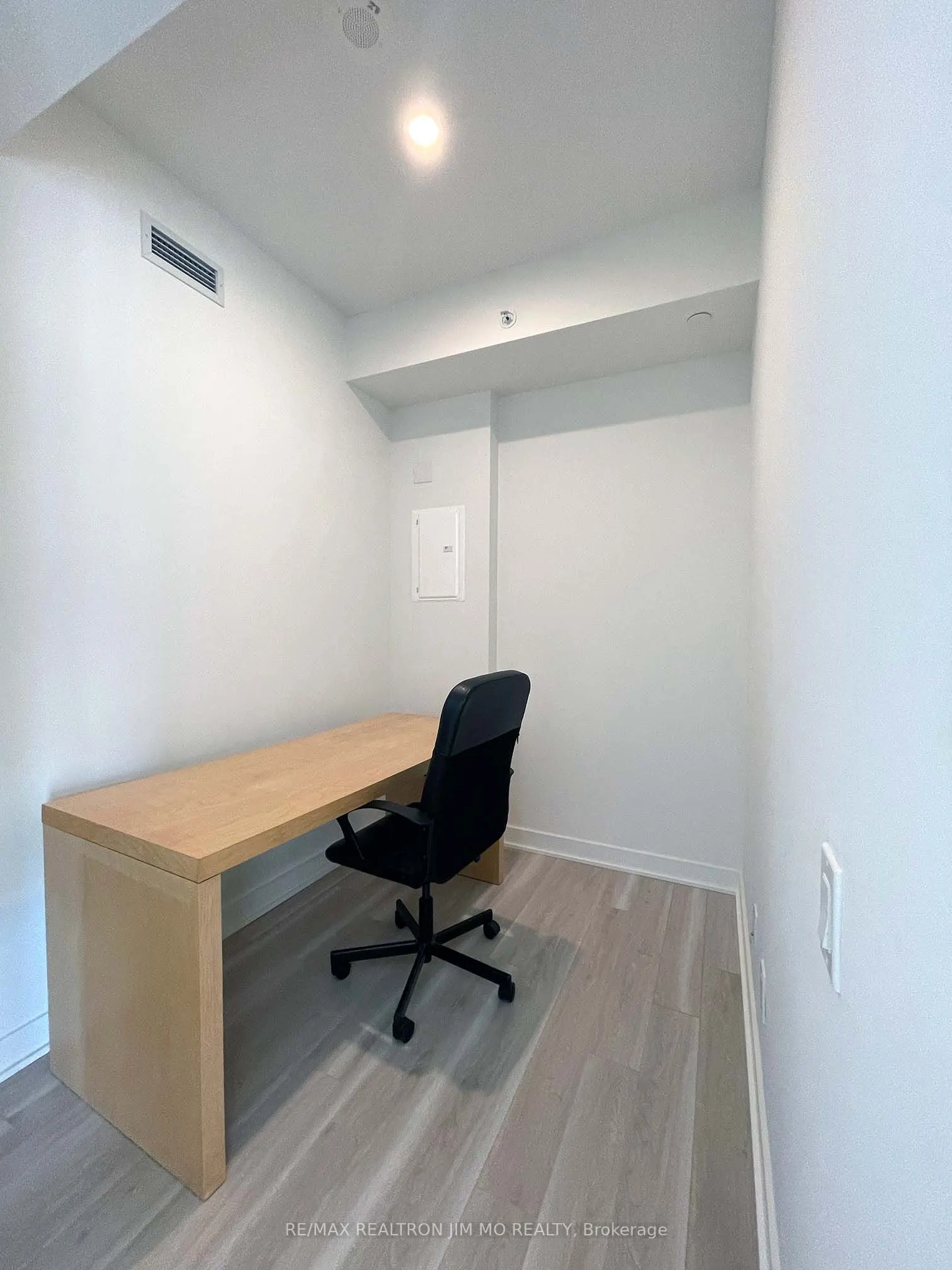 17 Bathurst Street, #1201