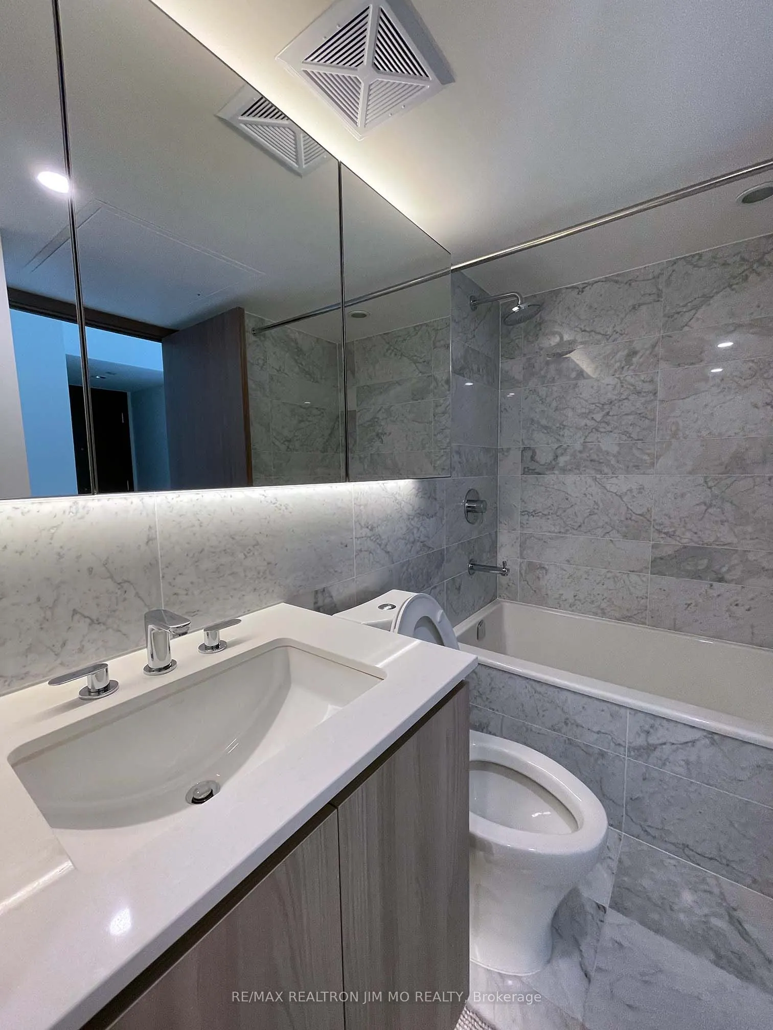 17 Bathurst Street, #1201
