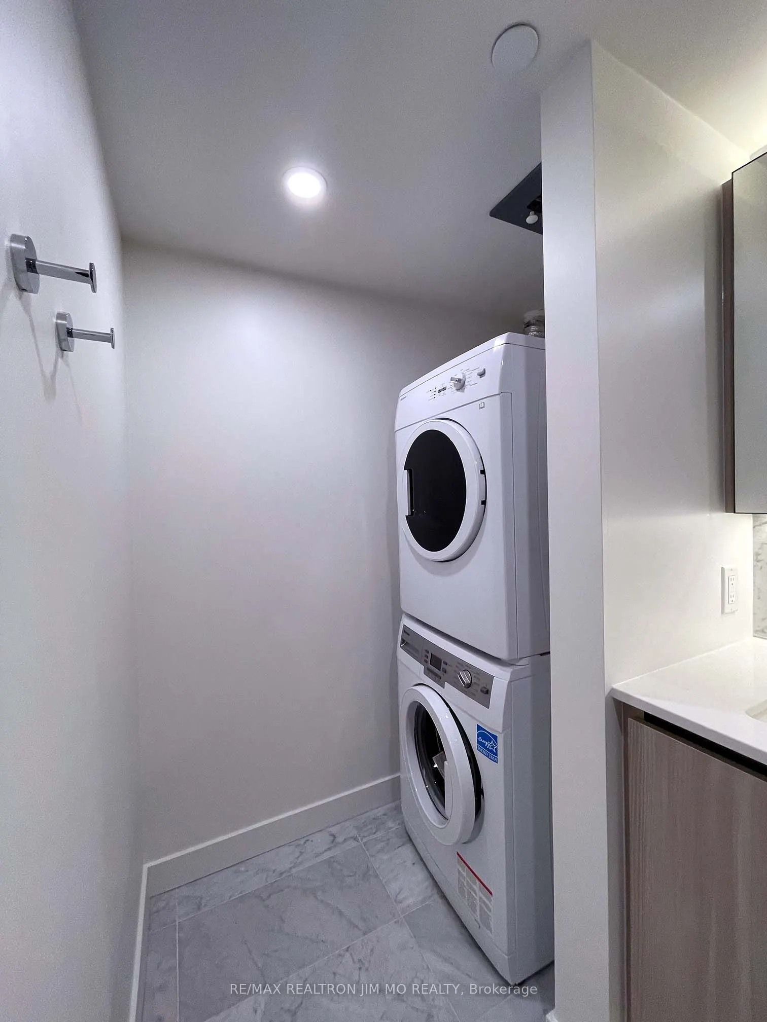 17 Bathurst Street, #1201