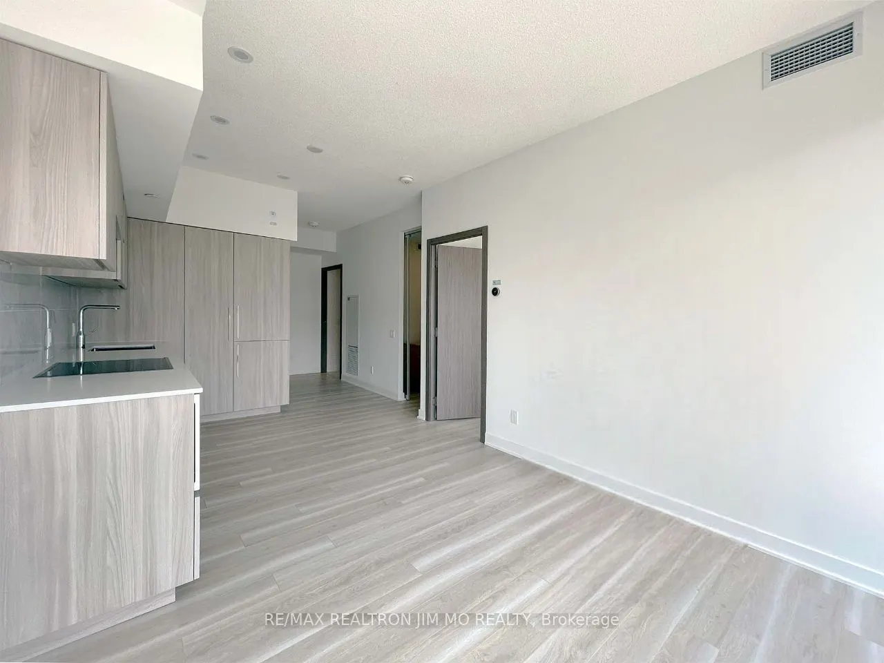 17 Bathurst Street, #1201