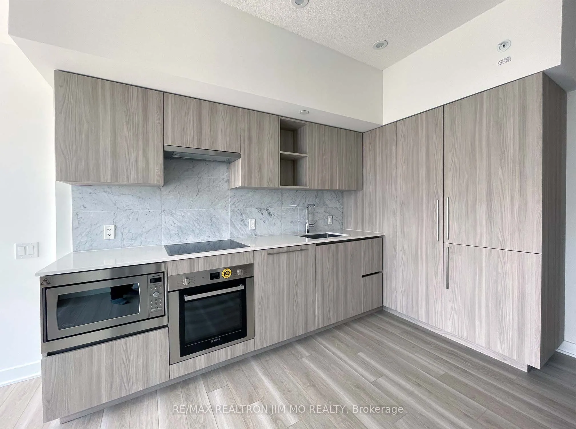 17 Bathurst Street, #1201