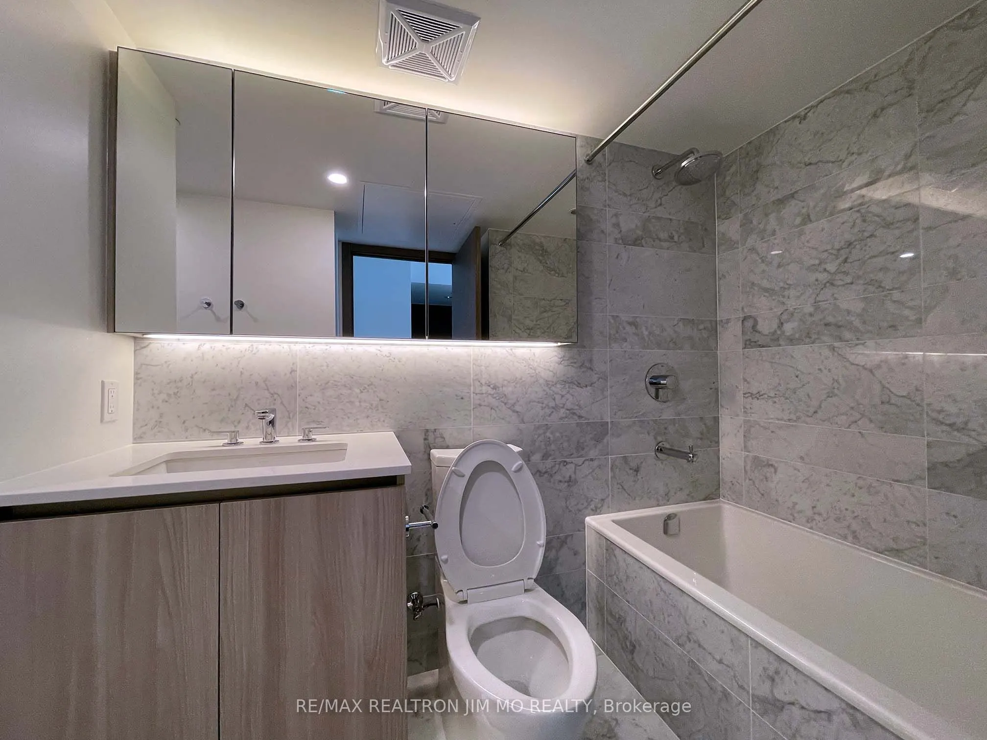 17 Bathurst Street, #1201