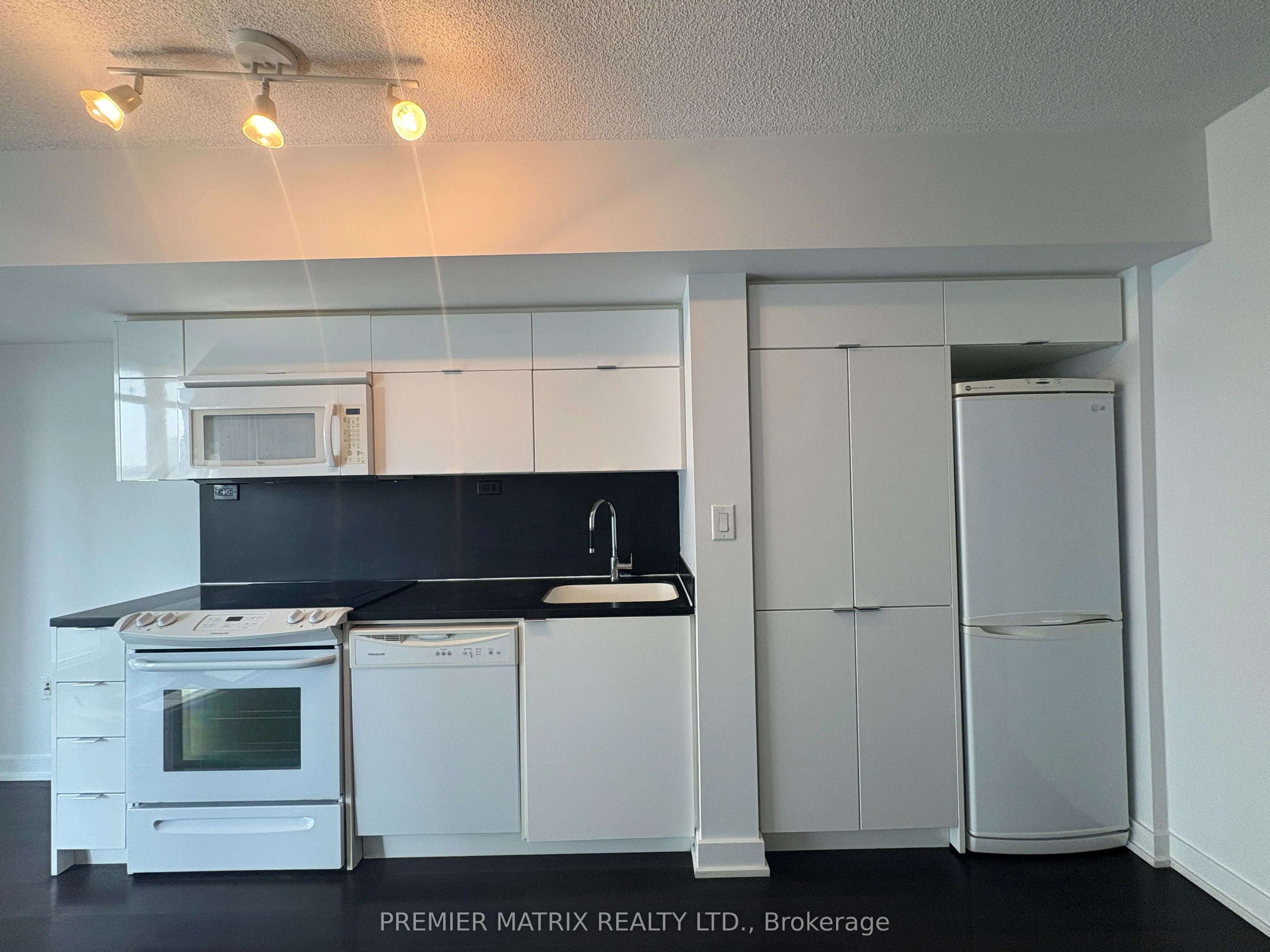21 Iceboat Terrace, #330