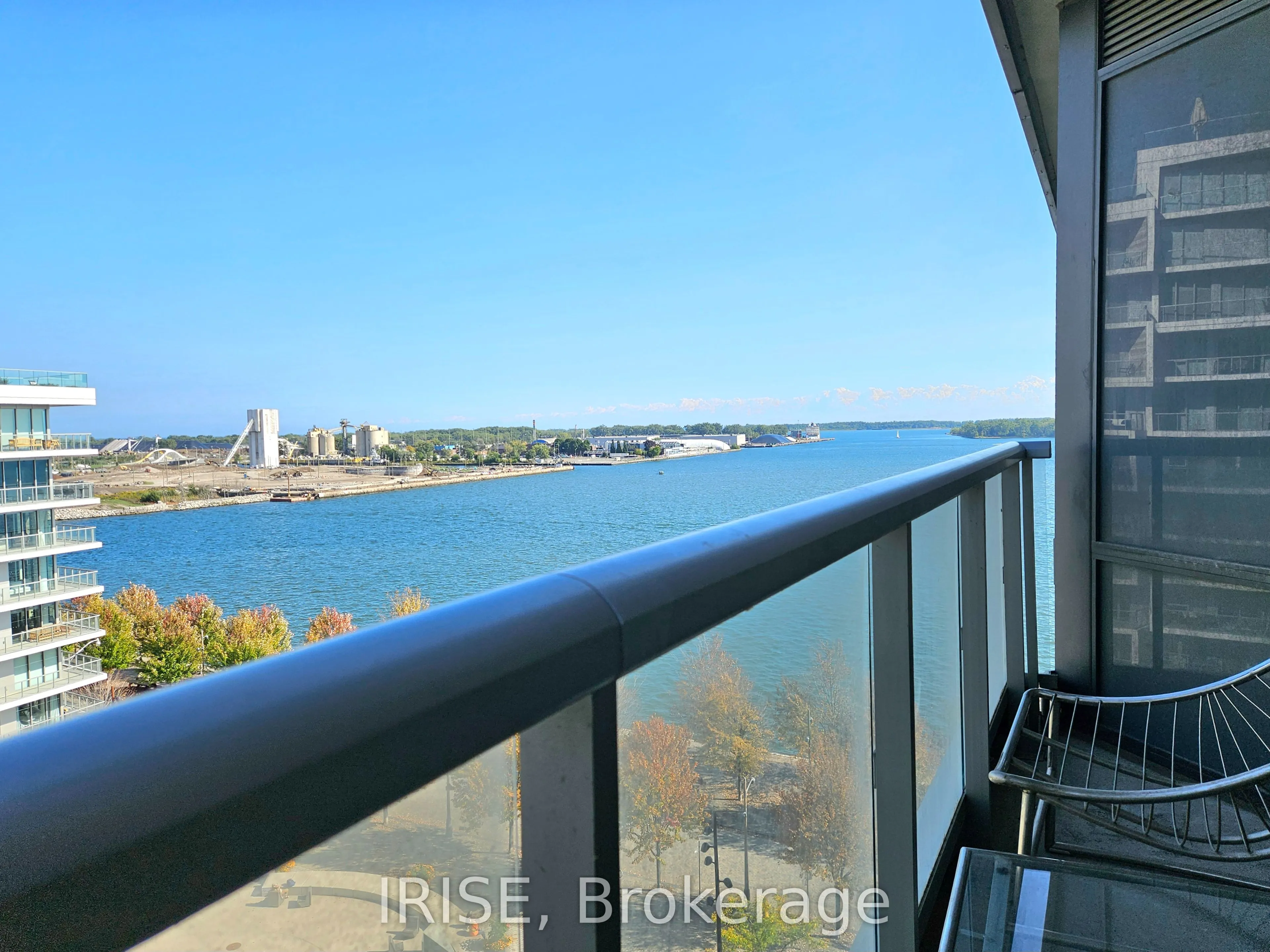 1 Edgewater Drive, #819