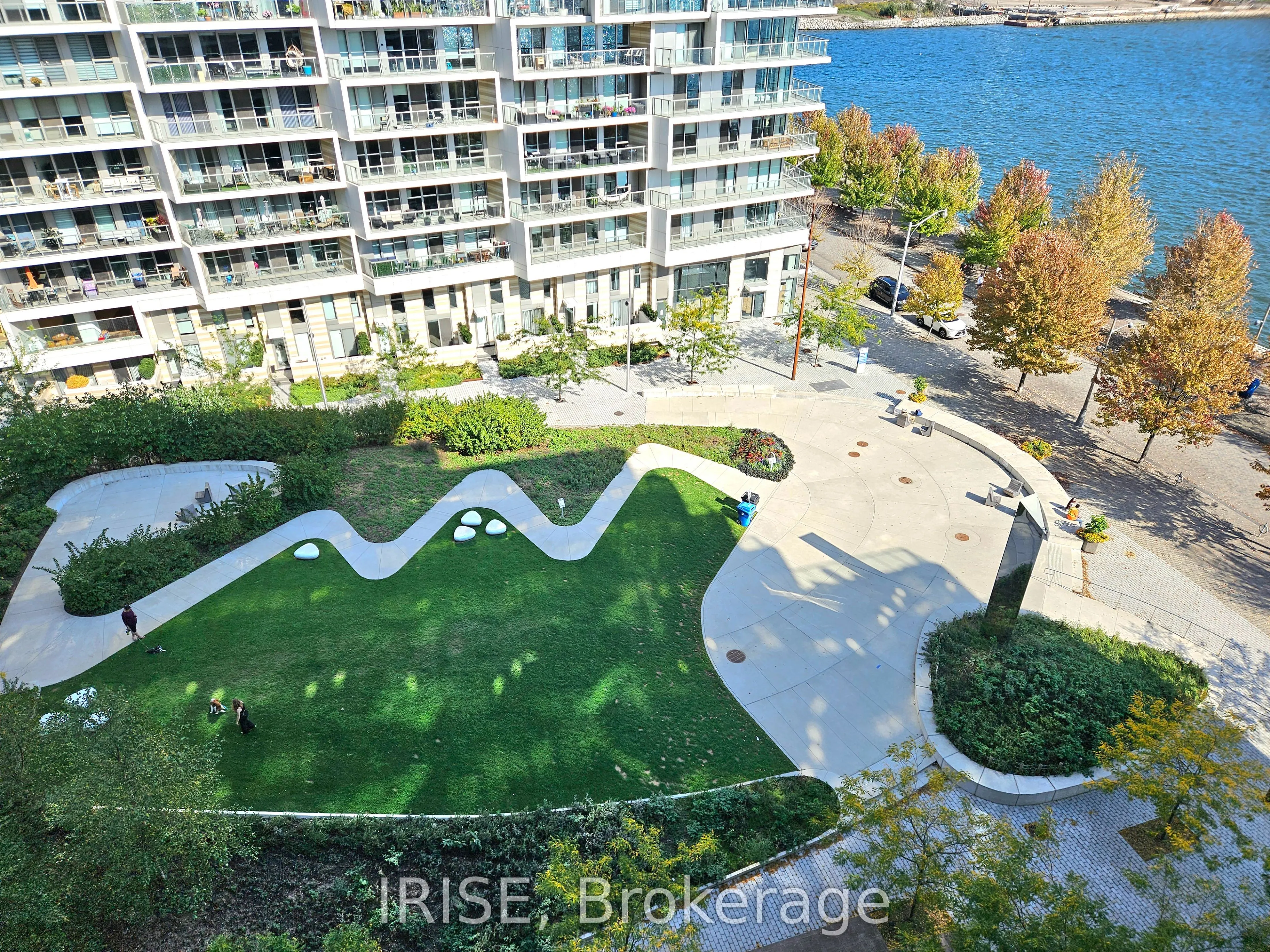 1 Edgewater Drive, #819