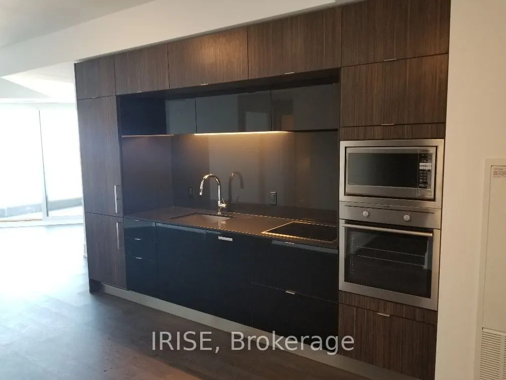 1 Edgewater Drive, #819