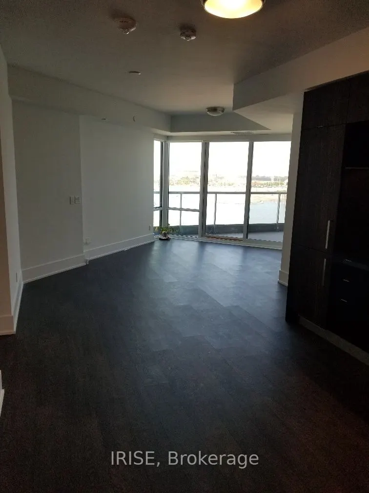 1 Edgewater Drive, #819
