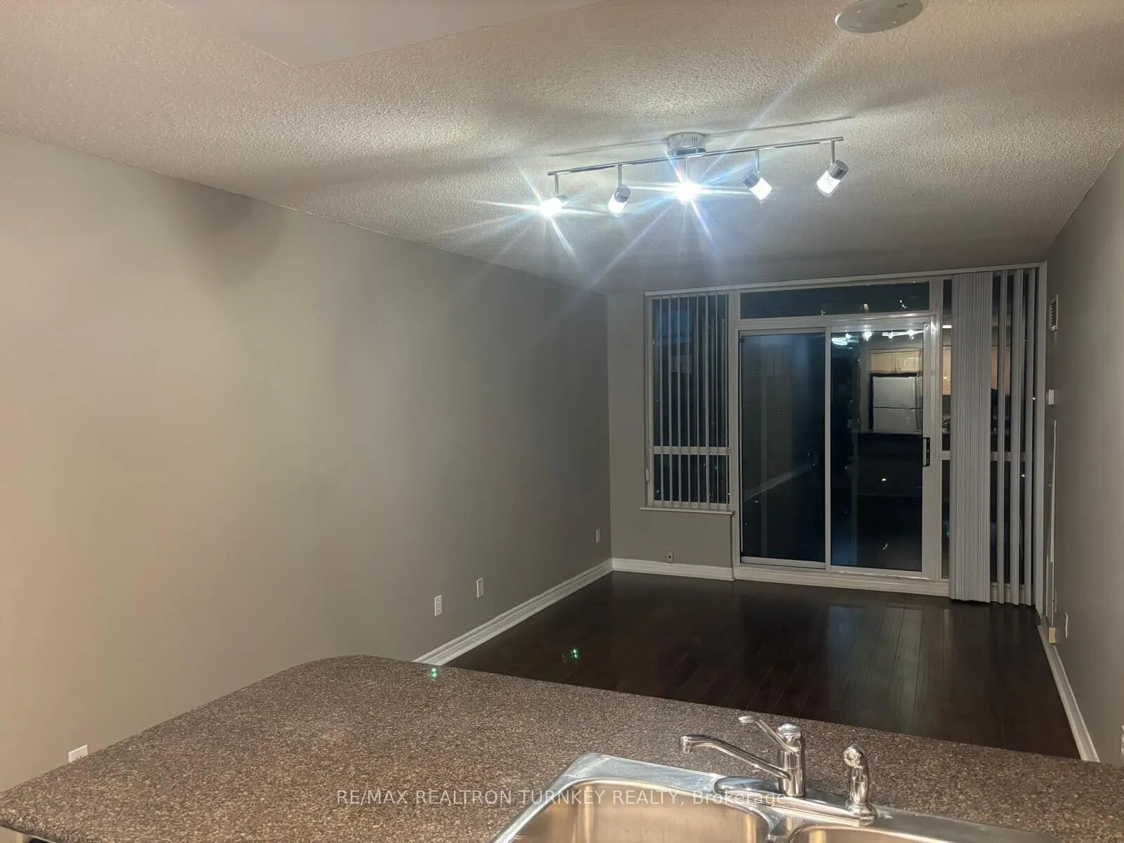 18 Parkview Avenue, #2116
