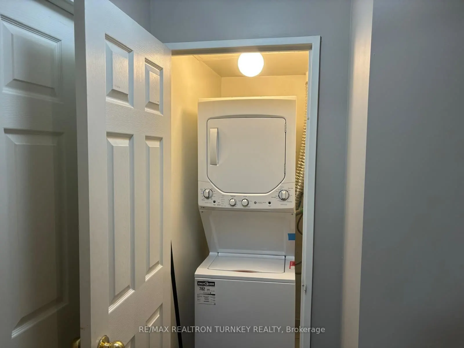 18 Parkview Avenue, #2116