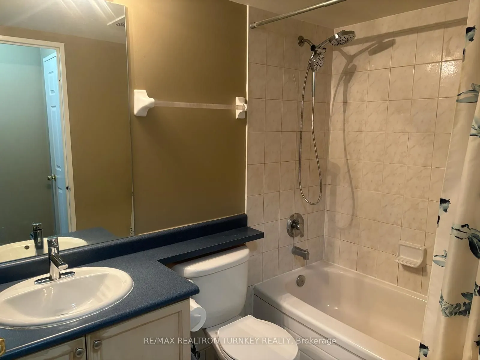 18 Parkview Avenue, #2116