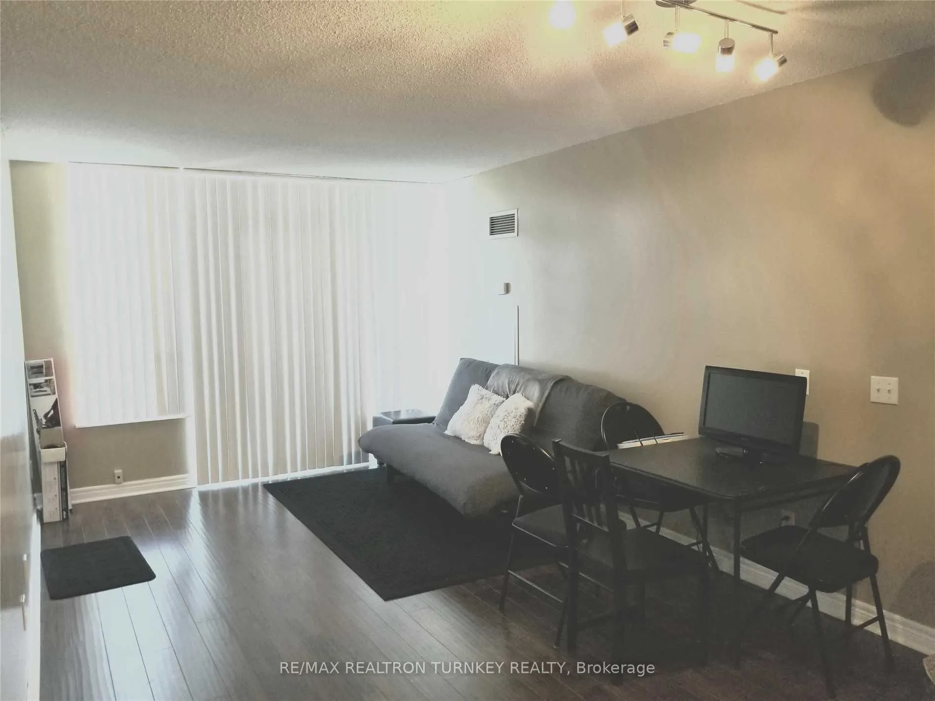 18 Parkview Avenue, #2116