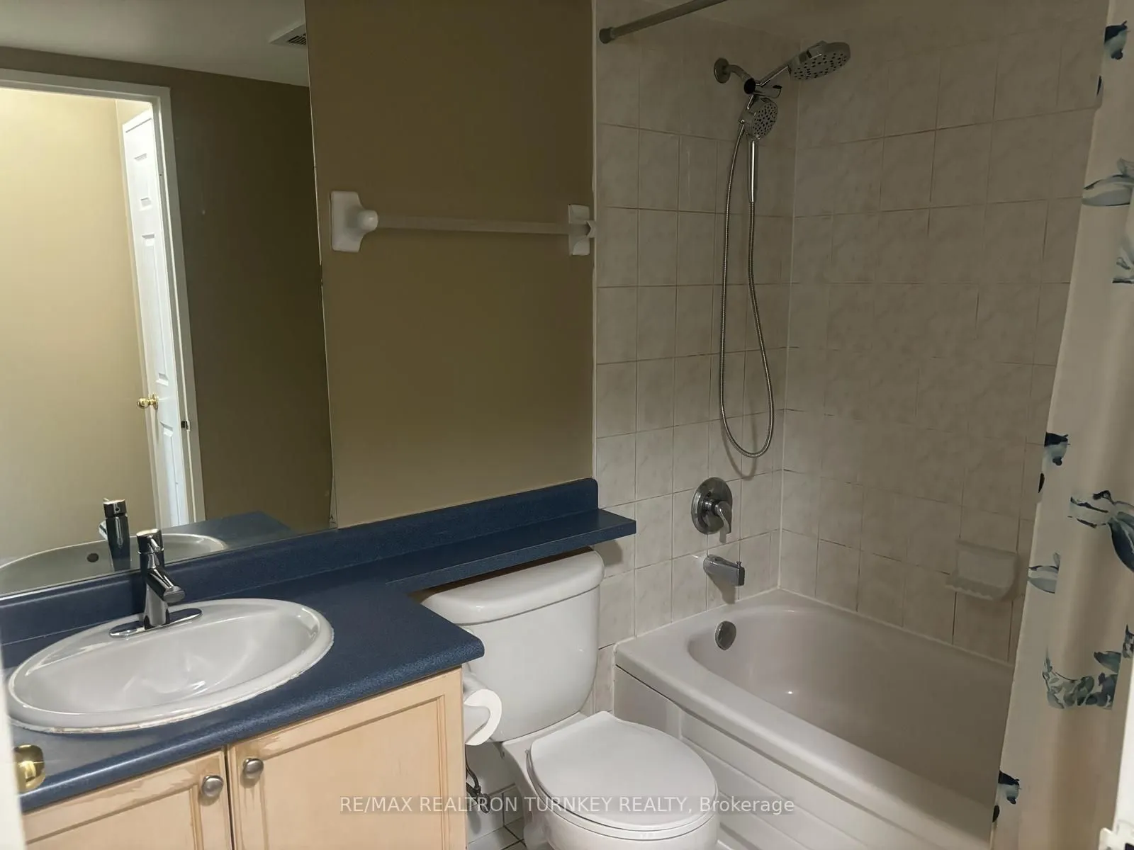 18 Parkview Avenue, #2116
