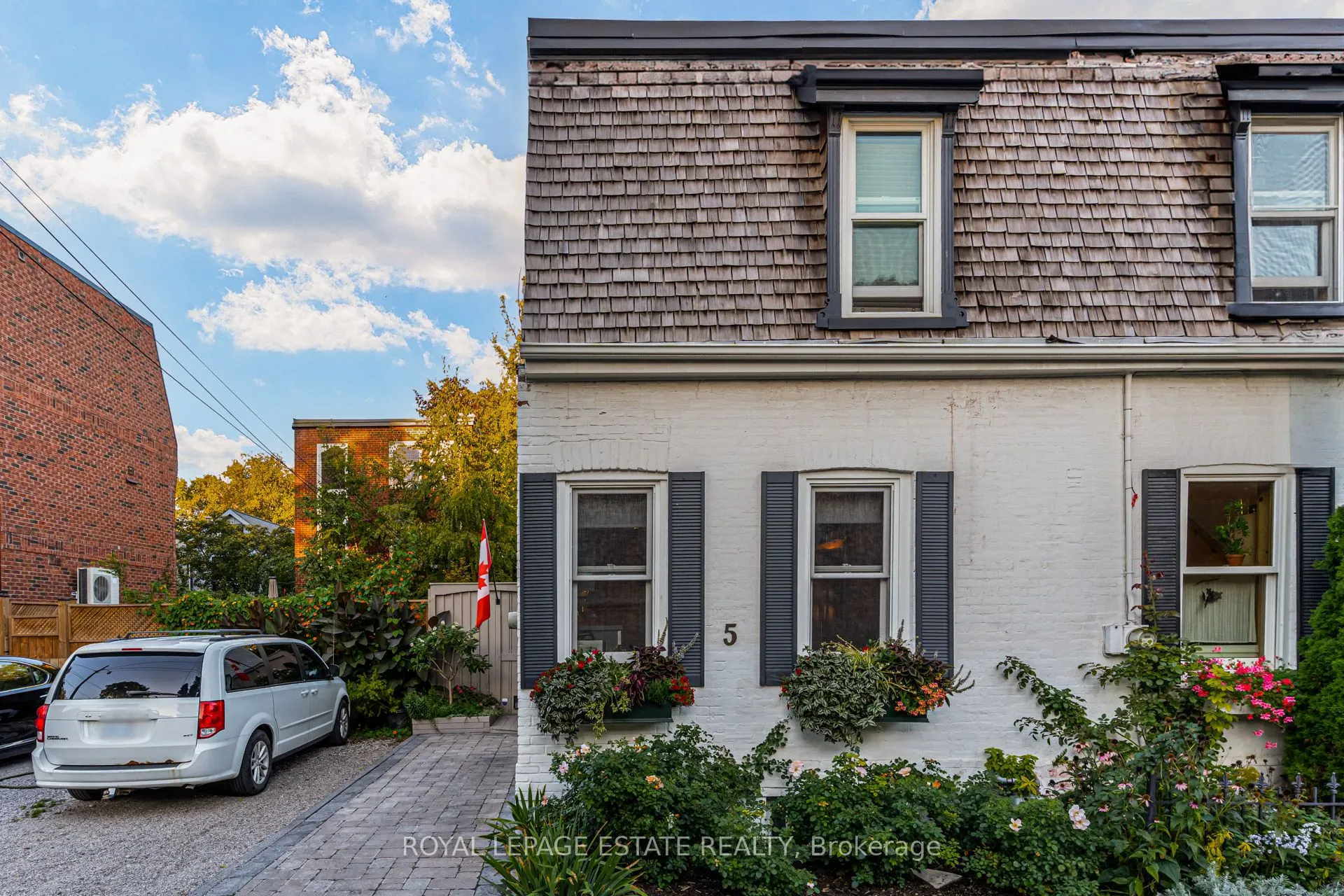 5 Woodstock Place