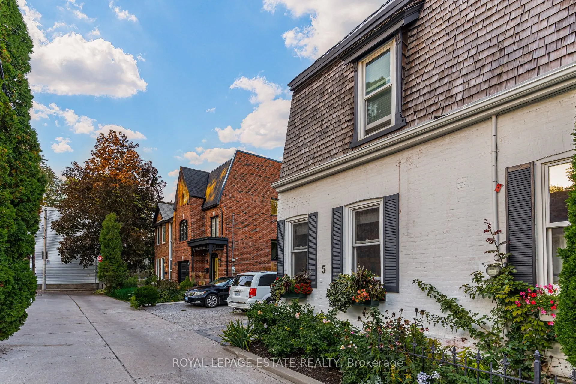 5 Woodstock Place