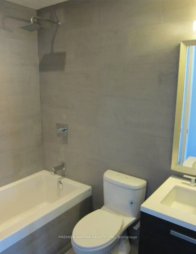 224 King Street W, #1102