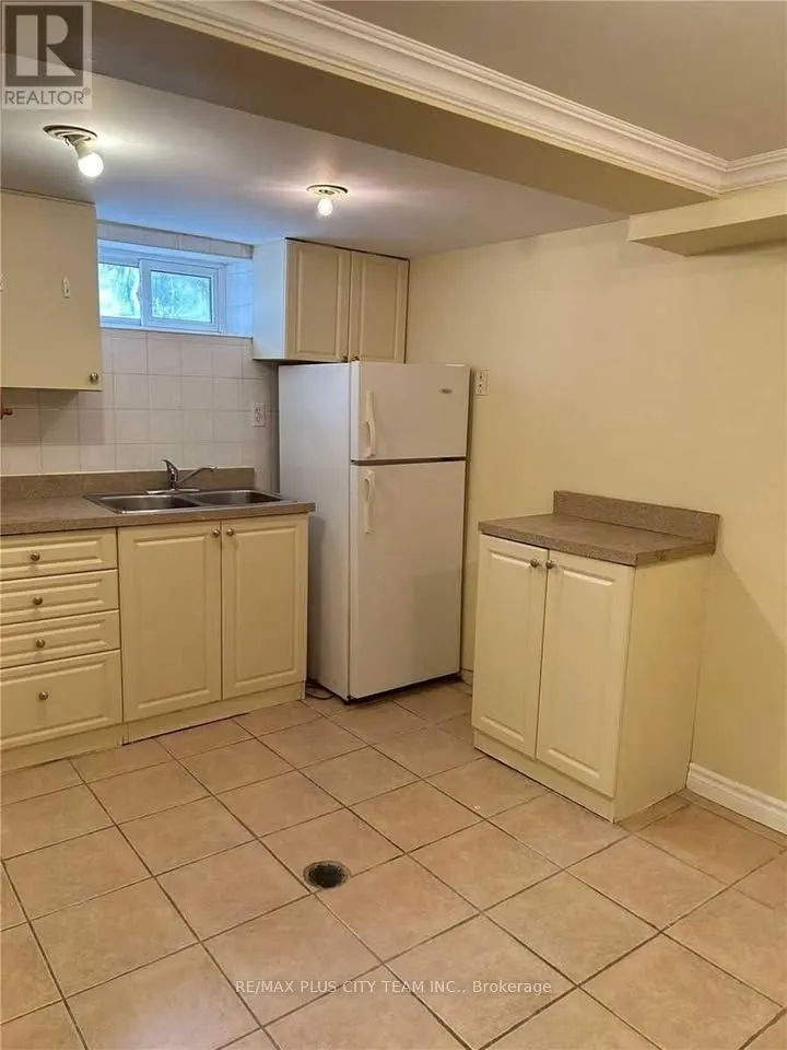 1745 Bathurst Street, #B