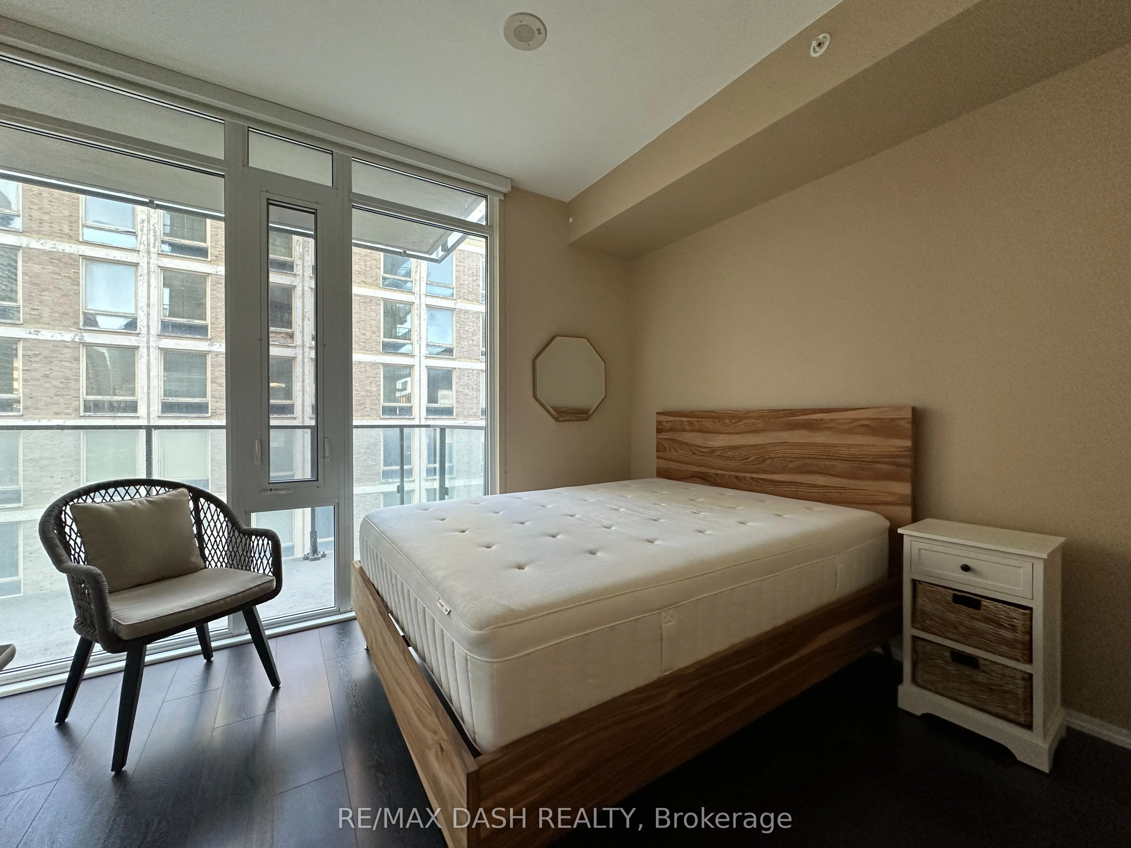 75 St Nicholas Street, #607