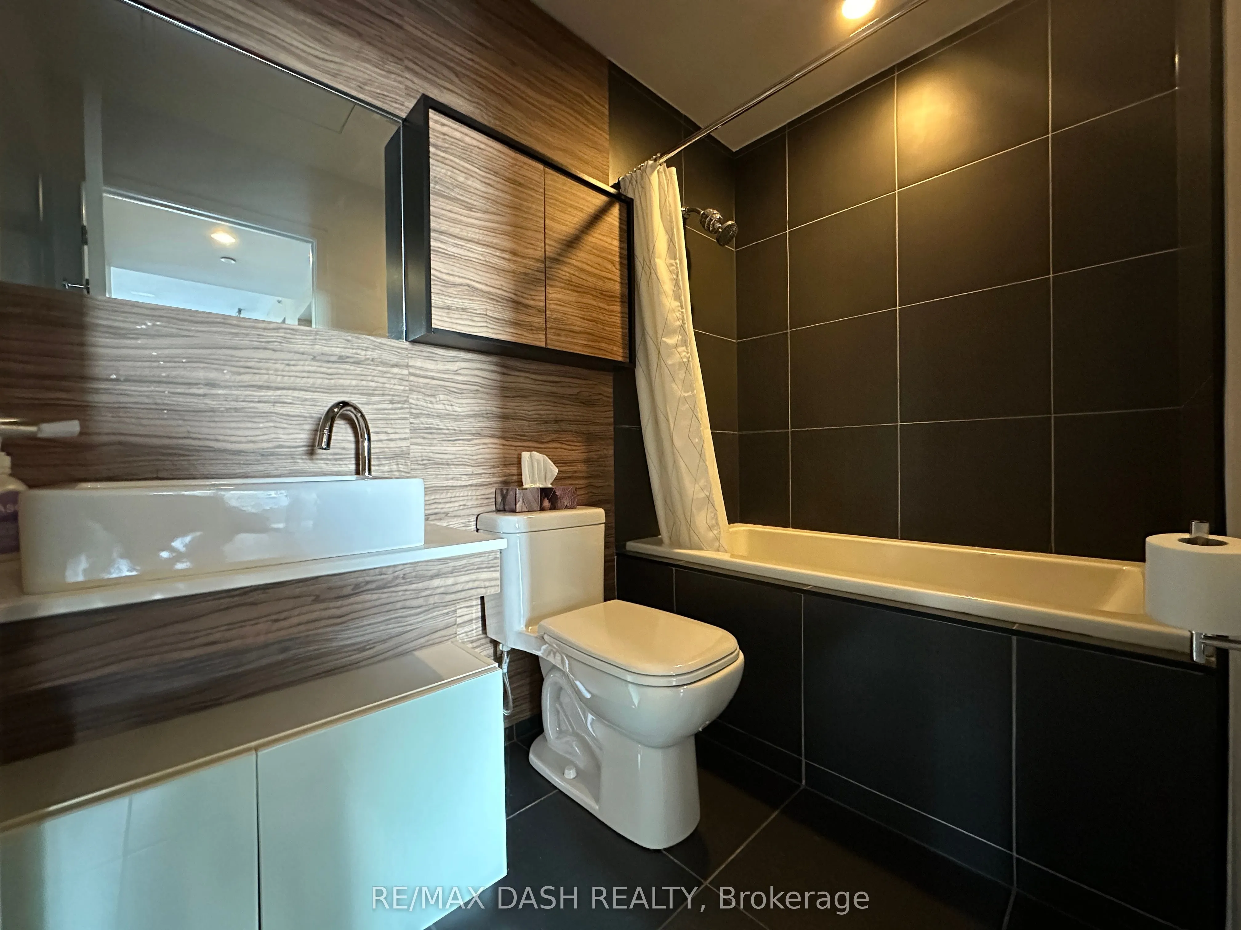 75 St Nicholas Street, #607