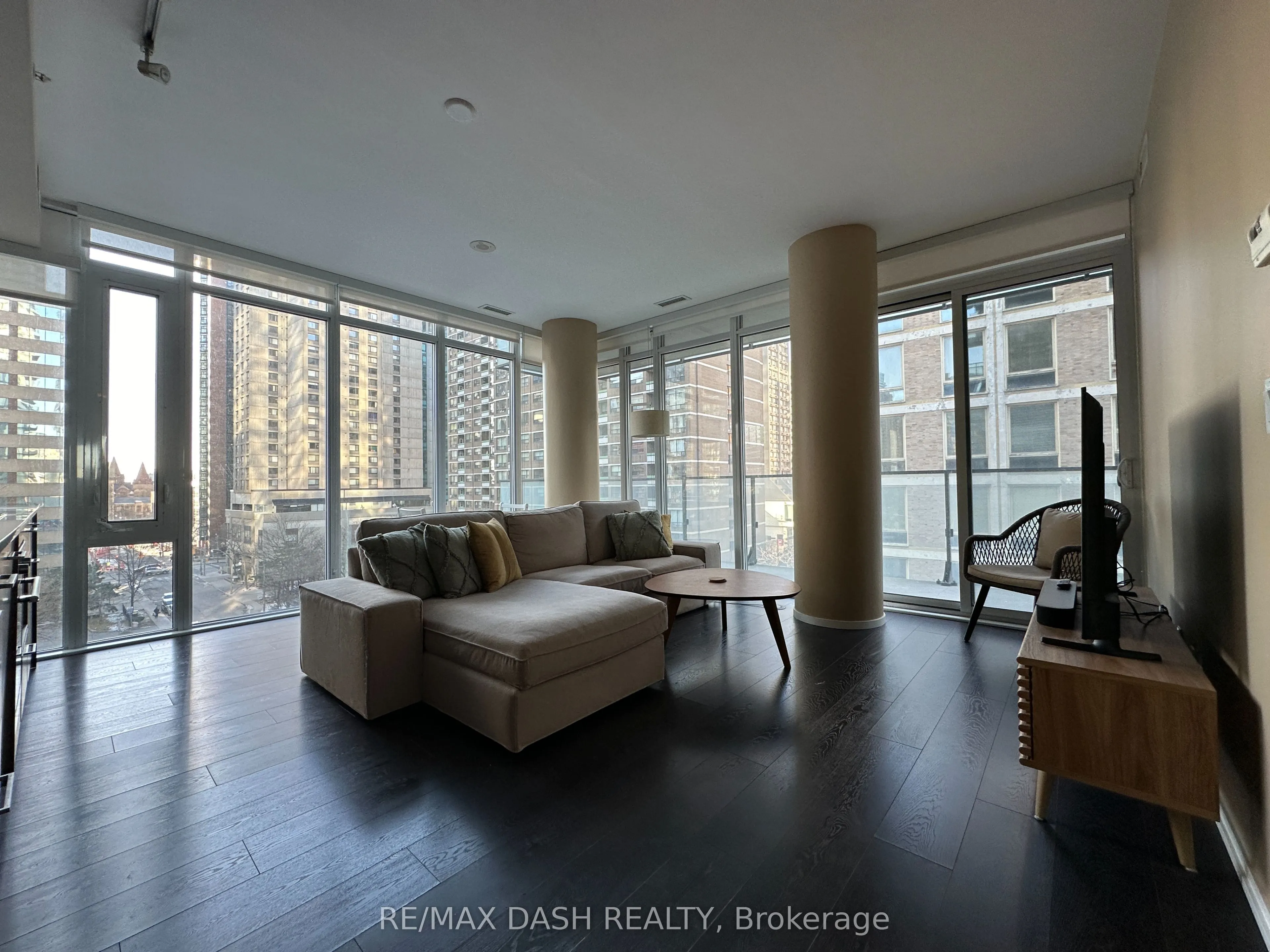 75 St Nicholas Street, #607