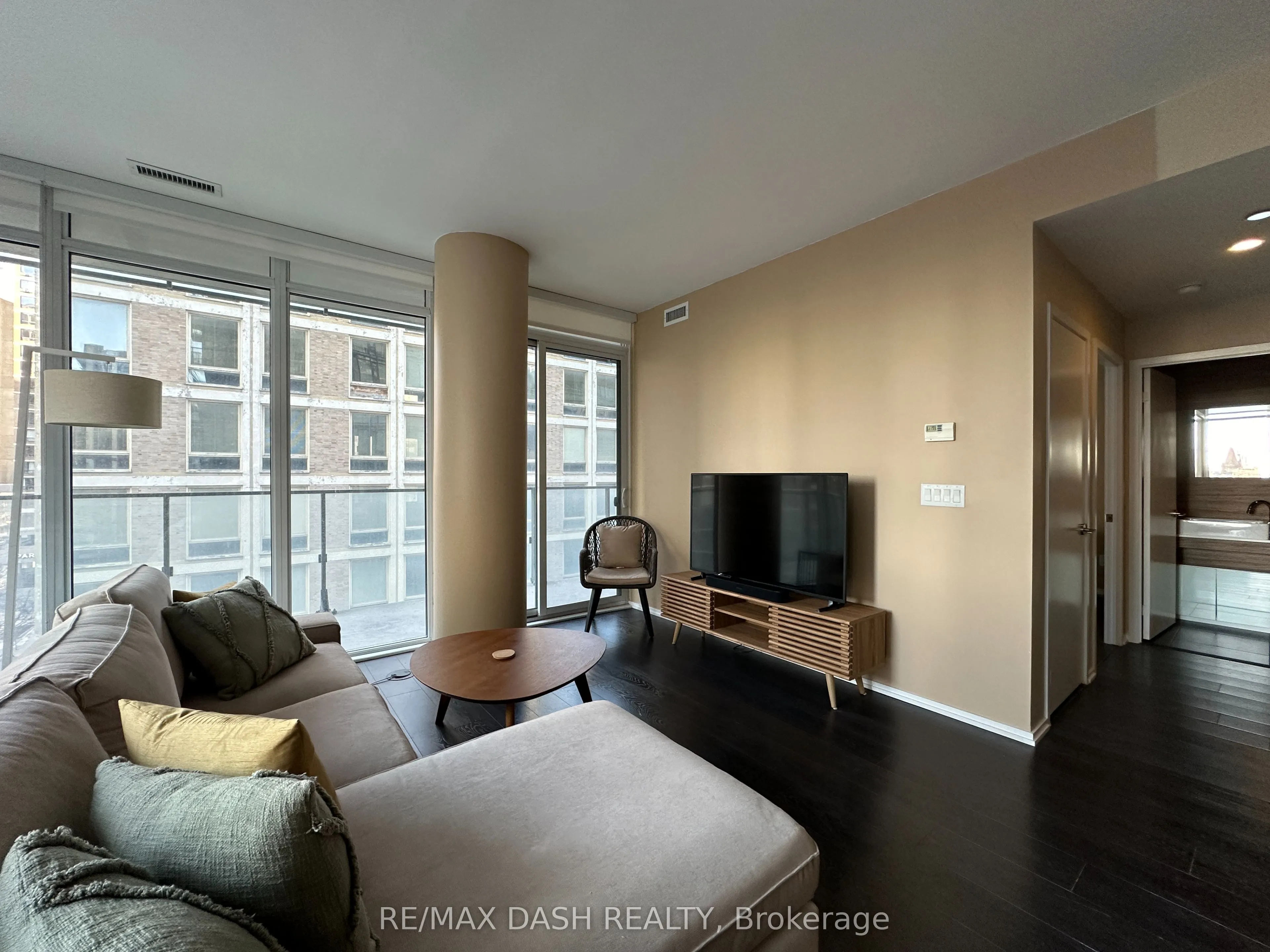 75 St Nicholas Street, #607