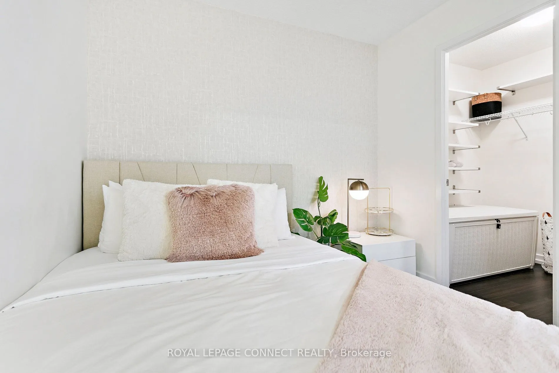 151 Dan Leckie Way, #921