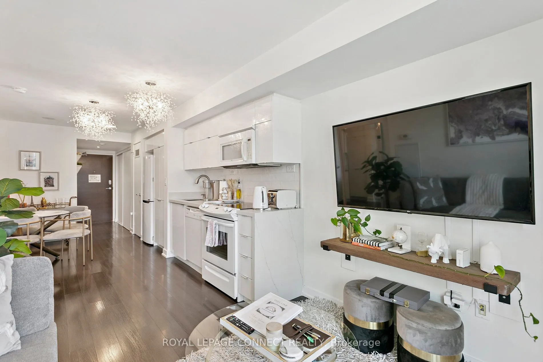 151 Dan Leckie Way, #921