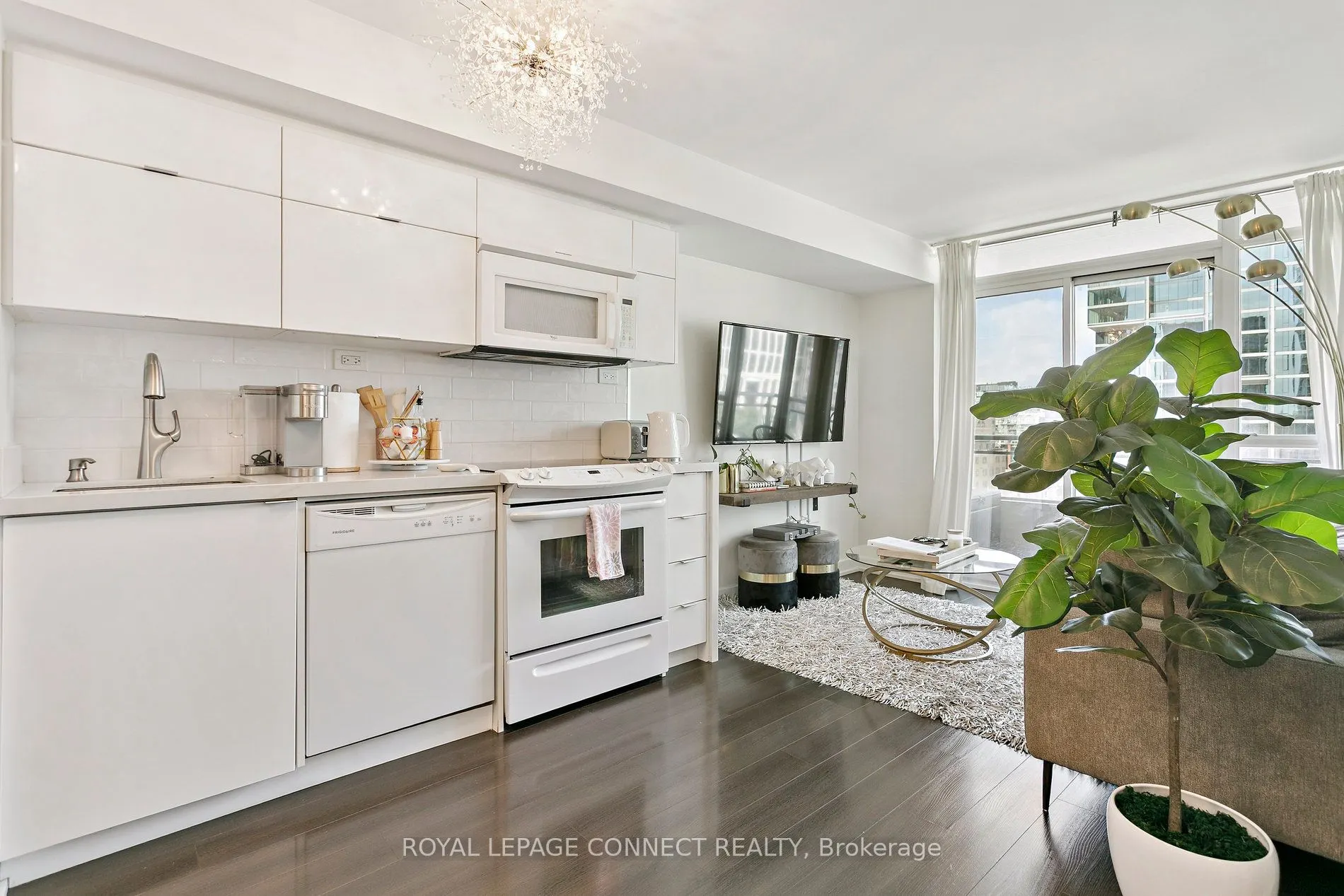 151 Dan Leckie Way, #921