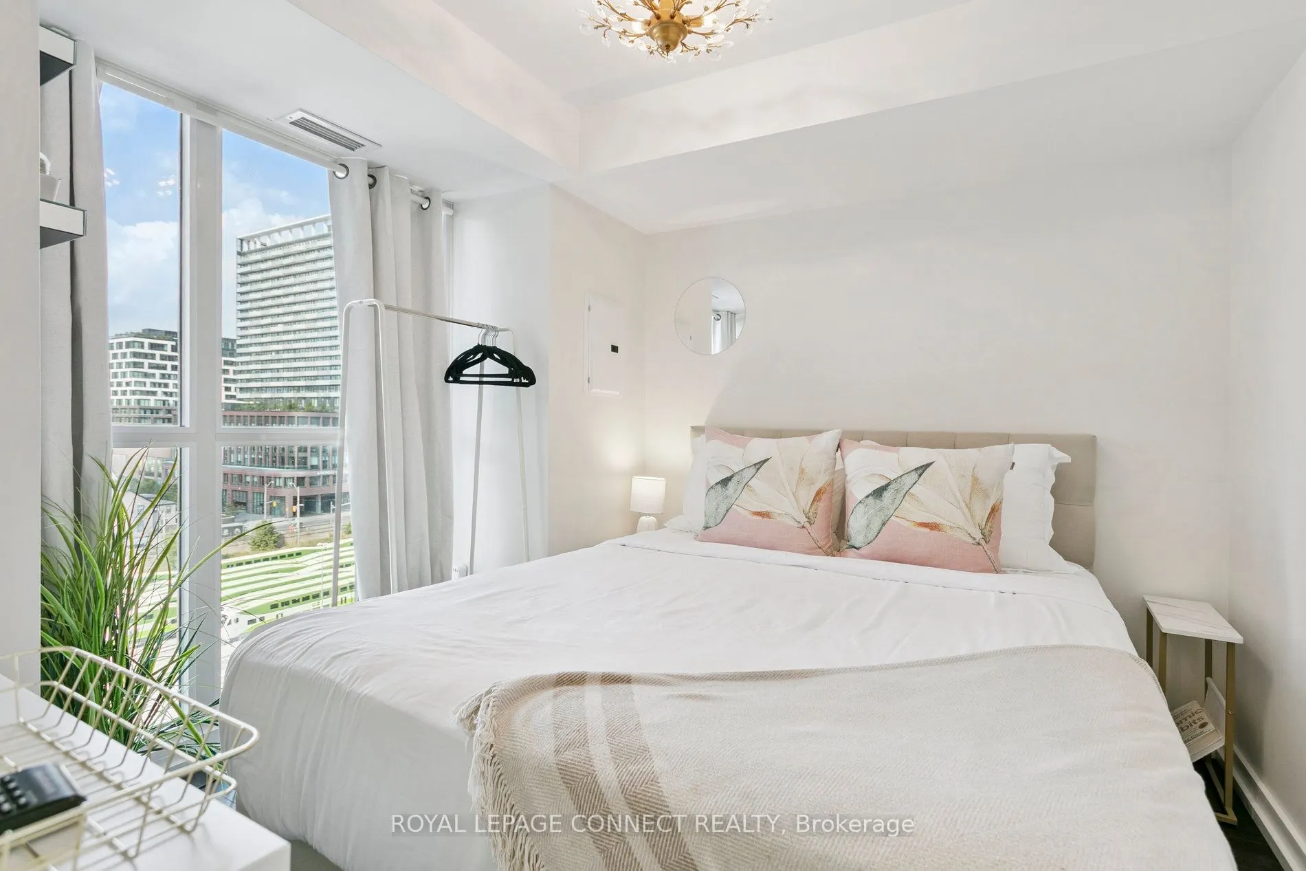 151 Dan Leckie Way, #921