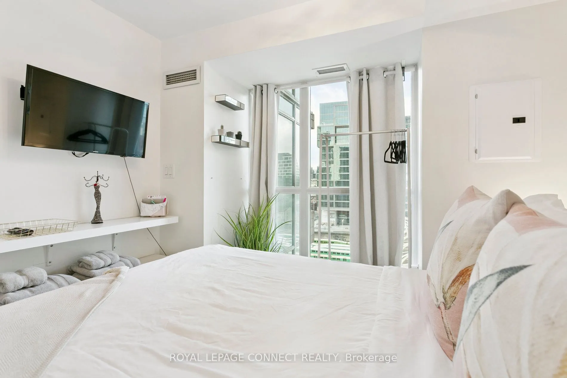 151 Dan Leckie Way, #921