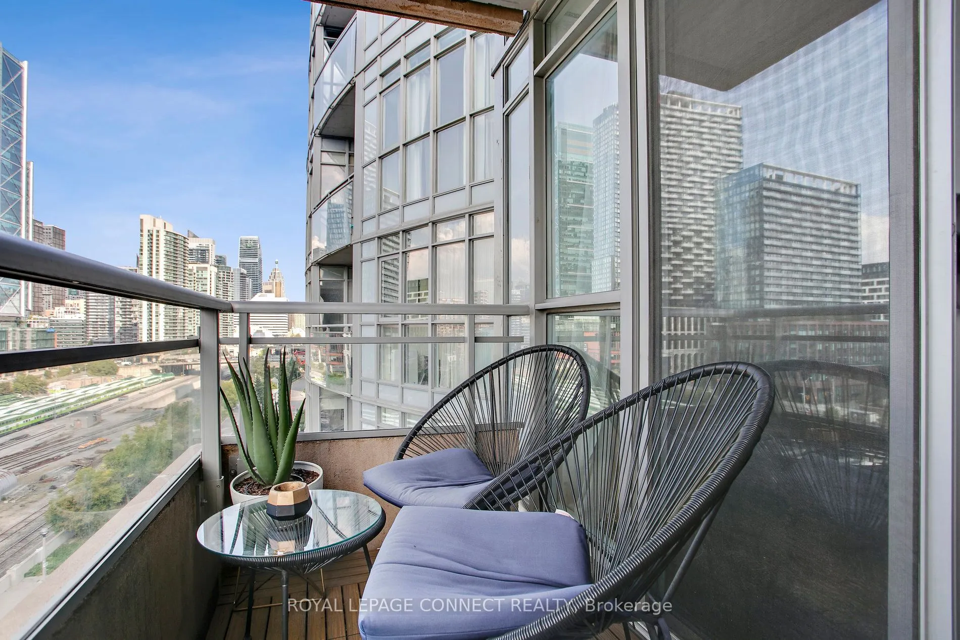 151 Dan Leckie Way, #921