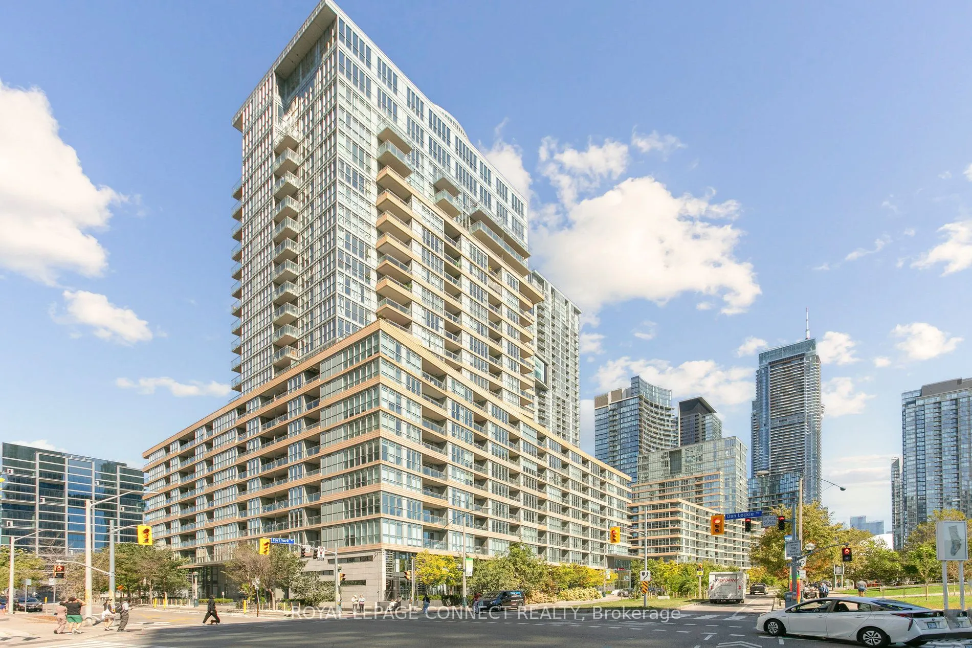 151 Dan Leckie Way, #921