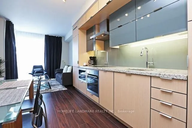 300 Front Street W, #1813