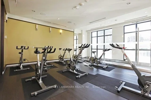 300 Front Street W, #1813