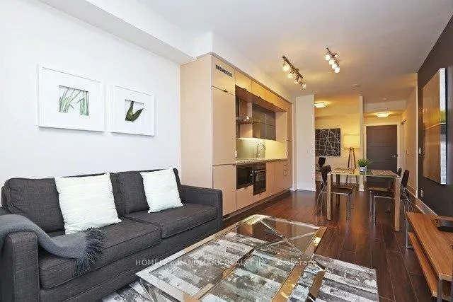 300 Front Street W, #1813