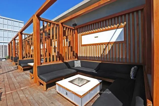 300 Front Street W, #1813
