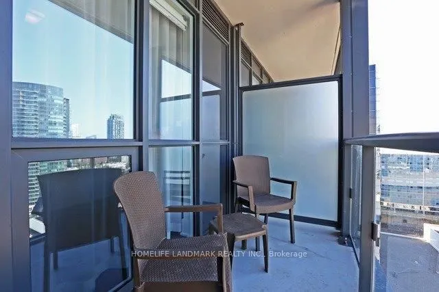 300 Front Street W, #1813