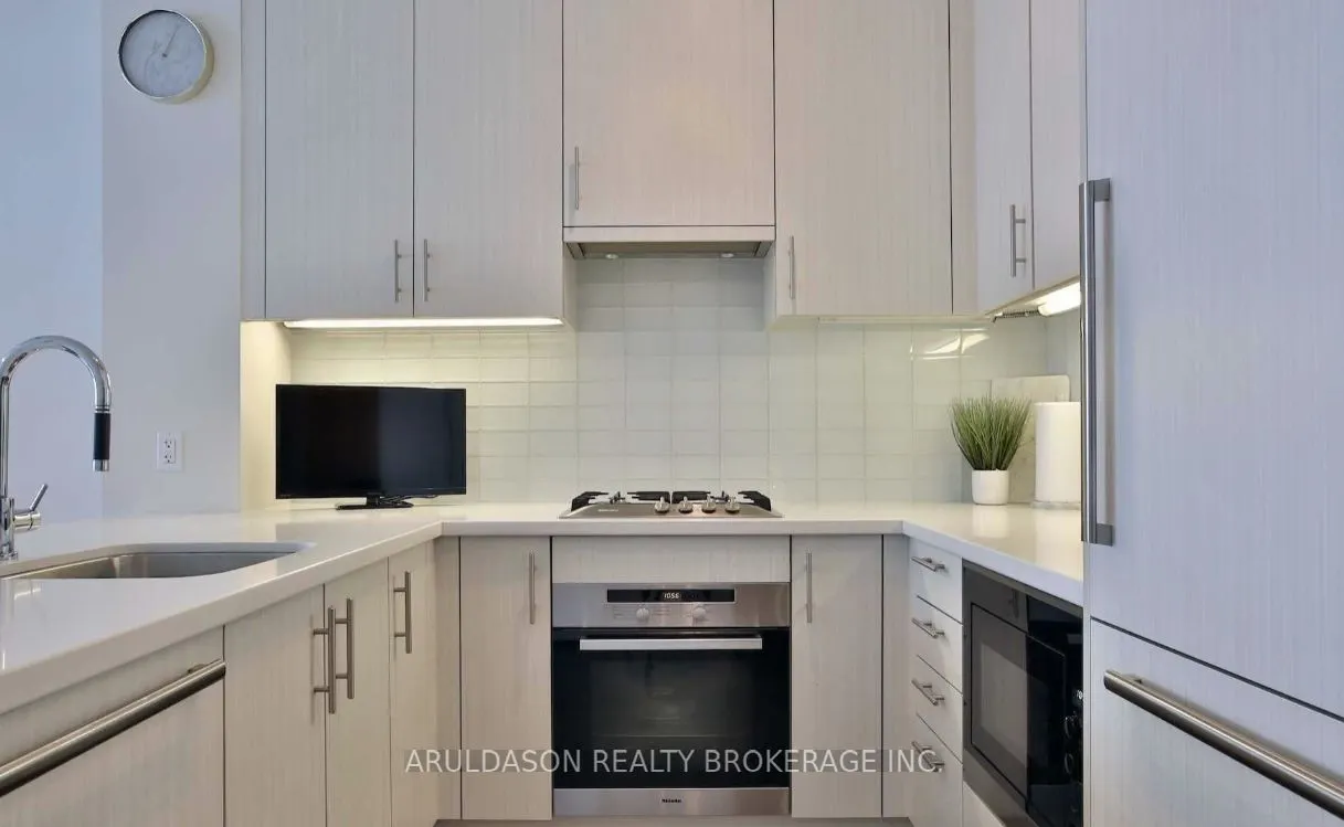 29 Queens Quay E, #1125