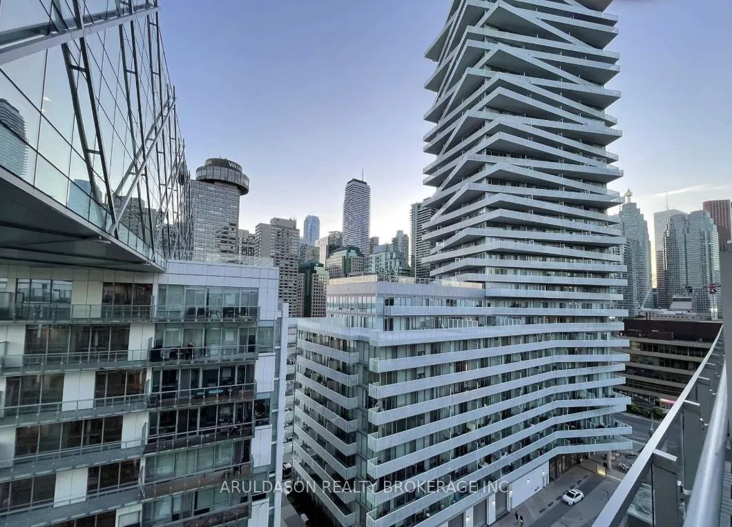 29 Queens Quay E, #1125