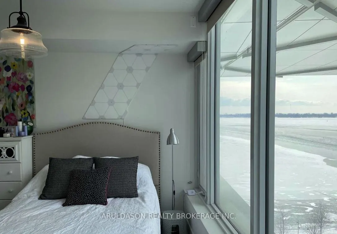 29 Queens Quay E, #1125