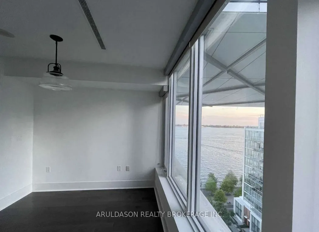 29 Queens Quay E, #1125