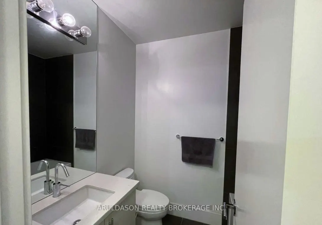 29 Queens Quay E, #1125