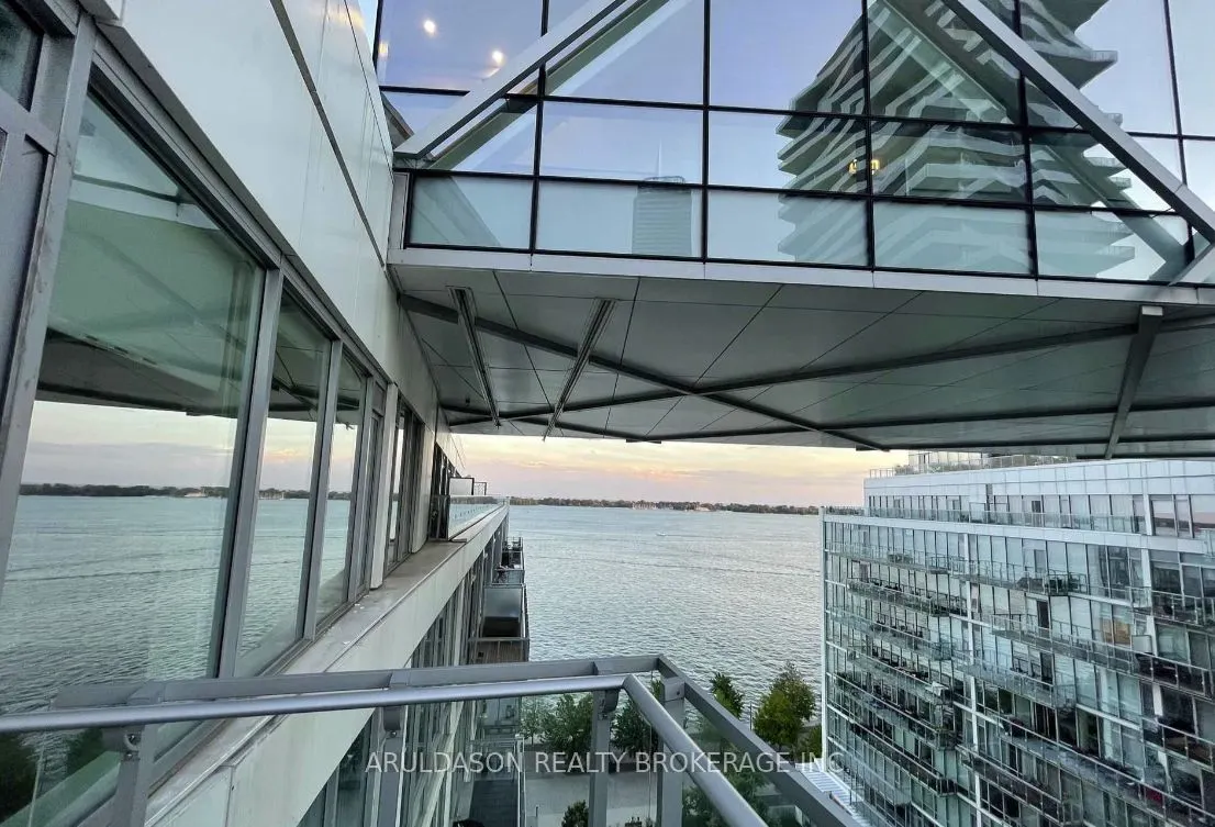 29 Queens Quay E, #1125