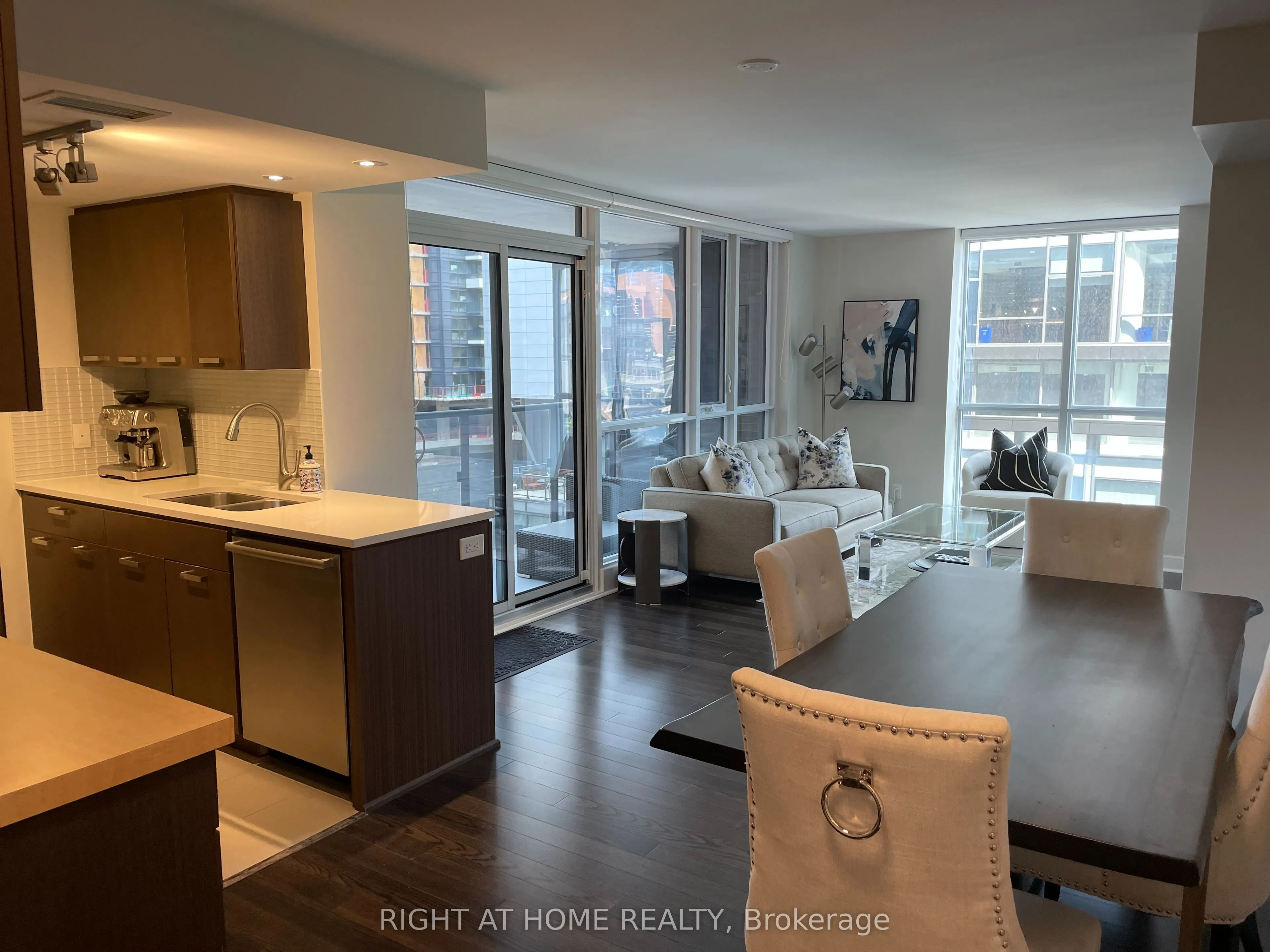 295 Adelaide Street W, #624